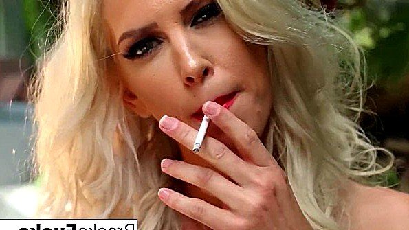 Порно Видео Гламурная Курит Во Время Секса