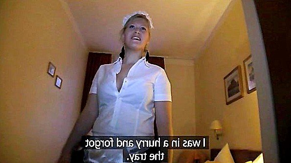 Молодая Курникова ебется в номере гостиницы - порно видео